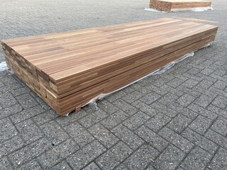 Ca. 38x Guyana Teak Vlonderplanken Gevingerlast, 27x90mm, lengte 400cm